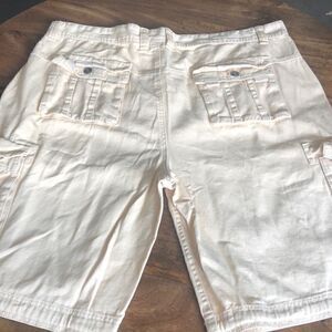 Guang zhou Yuan Trading Co pale yellow cargo shorts size 40 NWOT